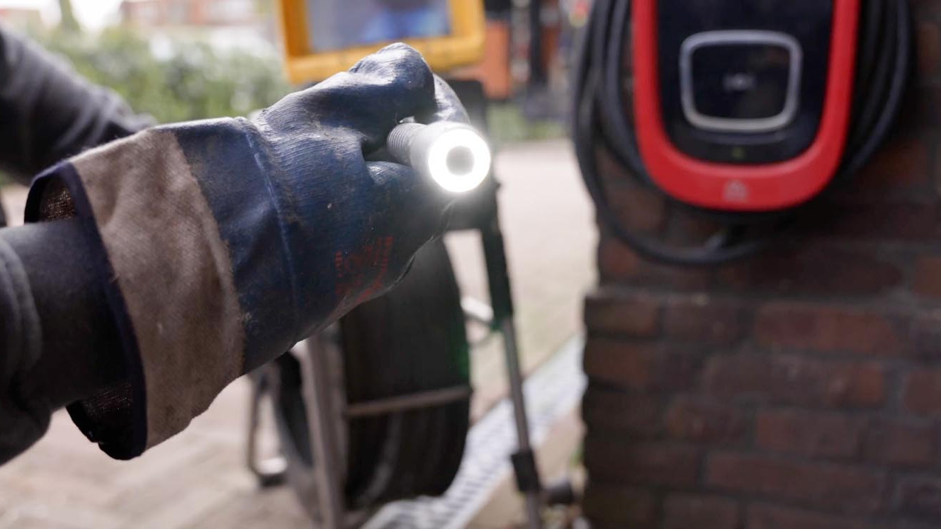 Rioolcamera klaar voor camera-inspectie van de riolering